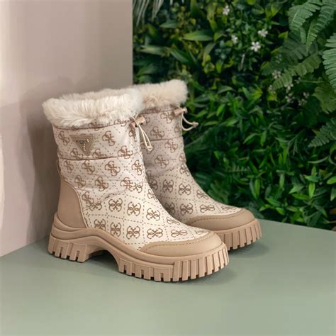 Botas guess .